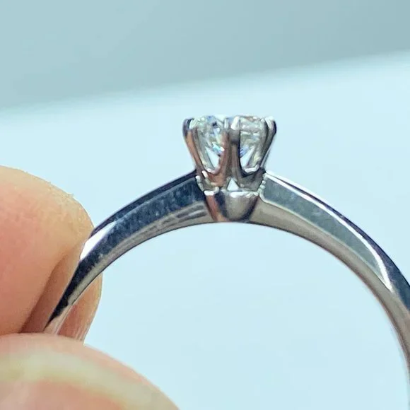 Tiffany & Co. Platinum 0.32ct G/VS2 round brilliant solitaire Diamond ring sz 6.